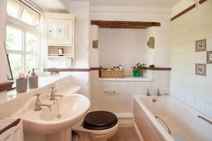 Old Charlie Youngs_Bathroom- click for photo gallery